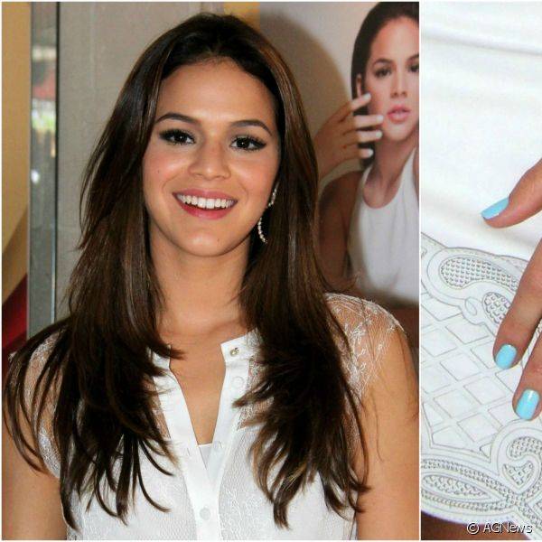 Bruna Marquezine real?ou o vestido branco com esmalte azul pastel durante evento no Rio de Janeiro
